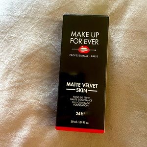 Make Up For Ever -Matte Velvet Skin
